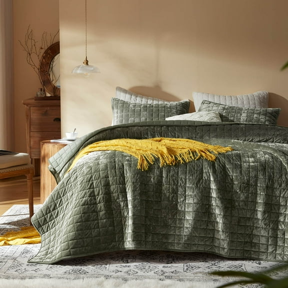 Velvet Quilt Oversized California King-120''x120'', Lightweight Olive Green Velvet Comforter Set with 2 Pillow Shams, Soft Oversized Bedspread Coverlet Quilted Bedding Set for All Season