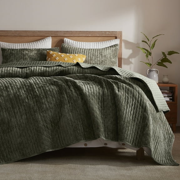 Velvet Quilt Oversized California King-120''x120'', Lightweight Olive Green Velvet Comforter Set with 2 Pillow Shams, Soft Oversized Cross Stitch Bedspread Coverlet Quilted Bedding Set for All Season