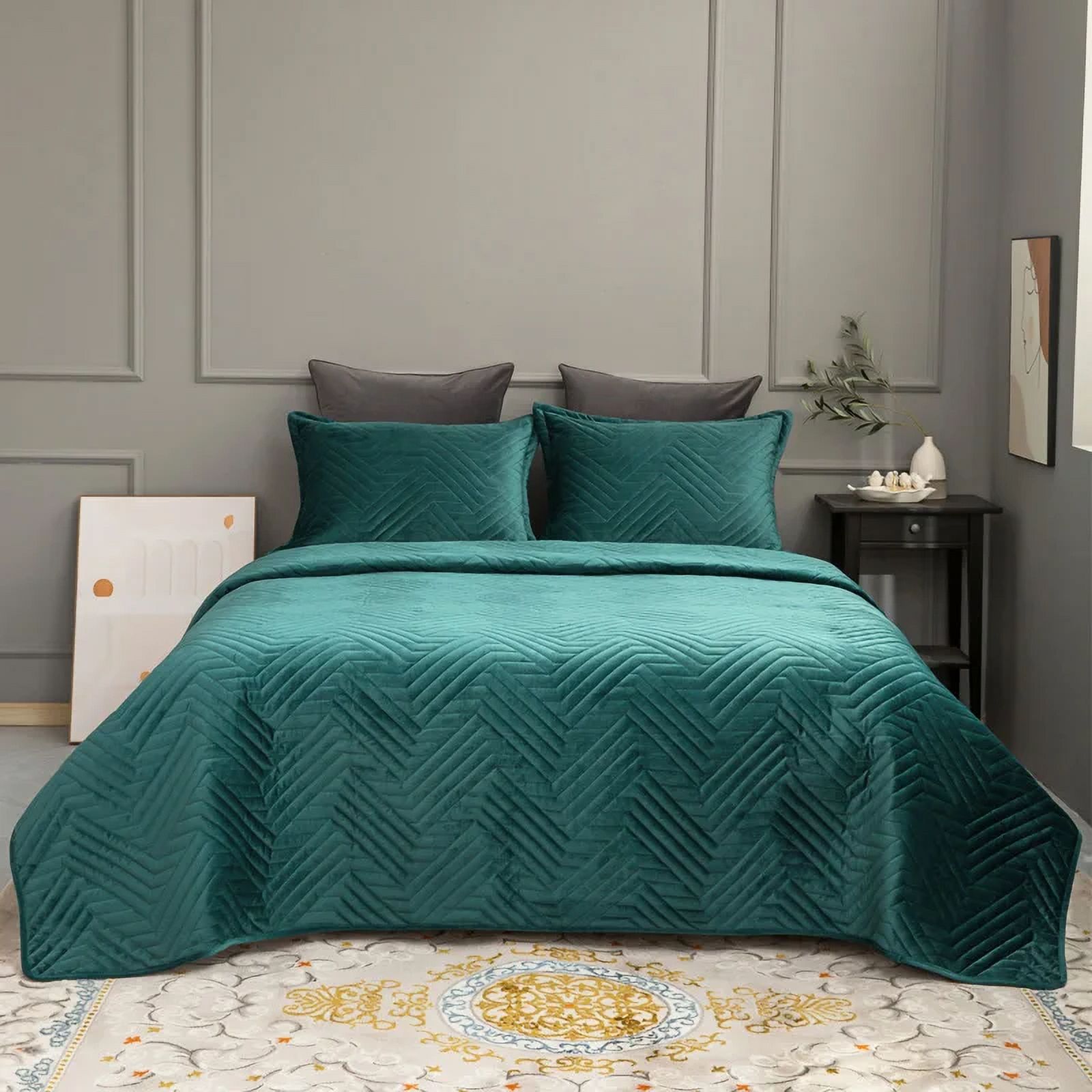 Velvet Quilted Bedspread on the Bed Quilting Mattress Topper Double