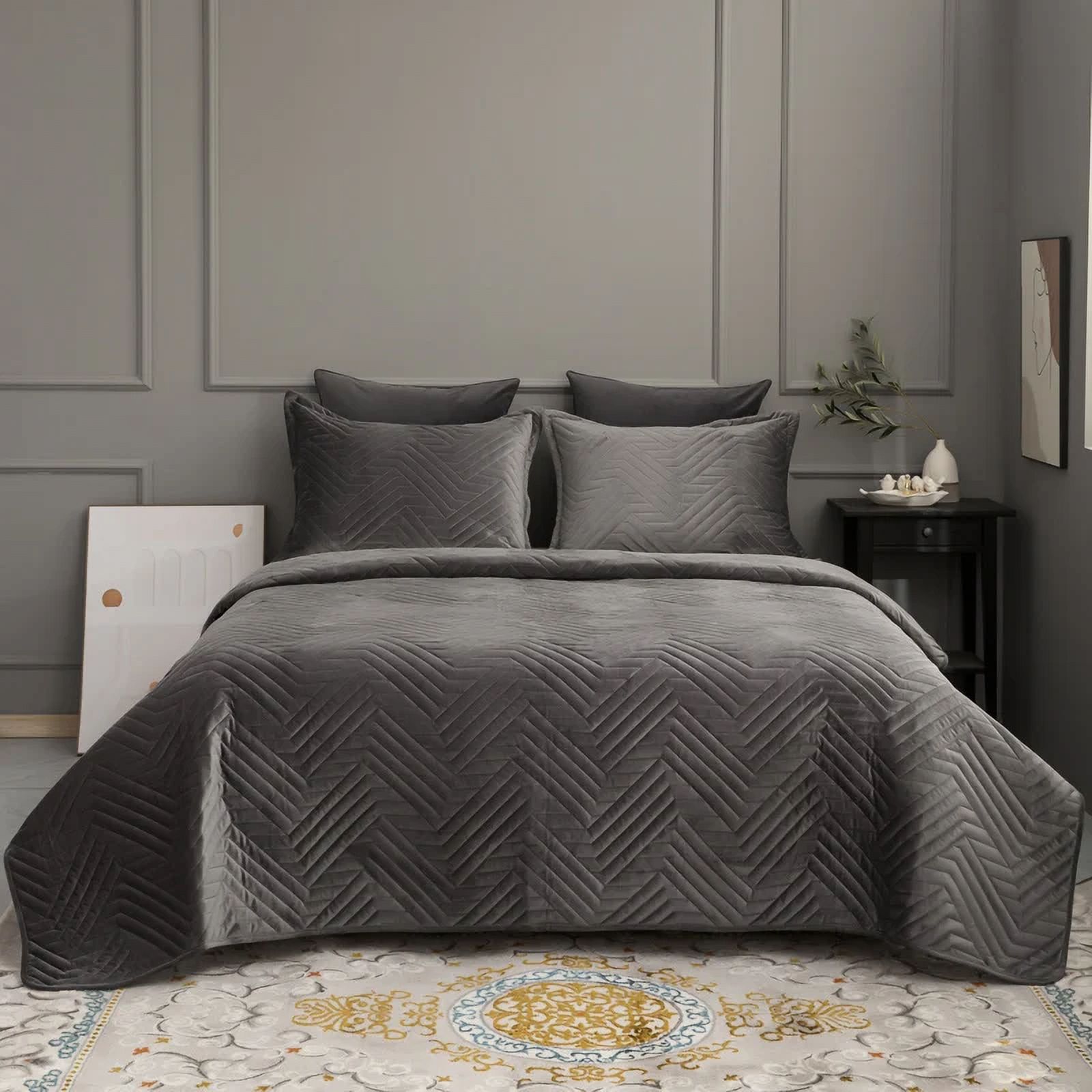 Velvet Quilted Bedspread on the Bed Quilting Mattress Topper Double