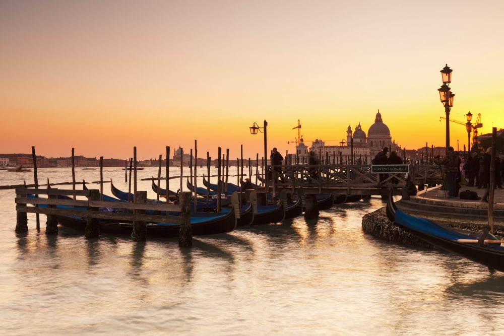 Venice at dusk Venice Italy Canvas Art - Kav Dadfar Design Pics (19 x 12)