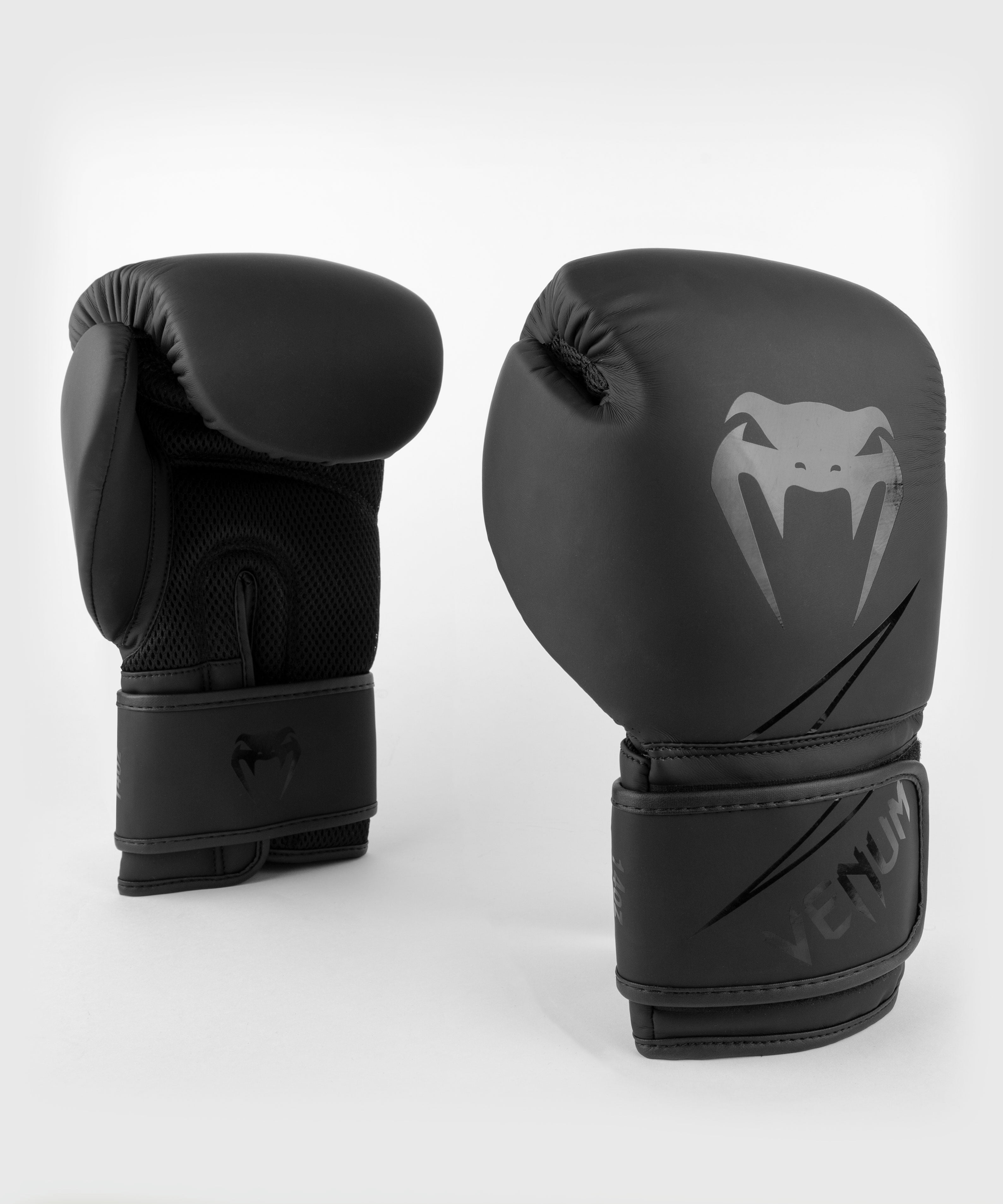 Venum Classic Boxing Gloves - Unisex - Black - 12 oz 