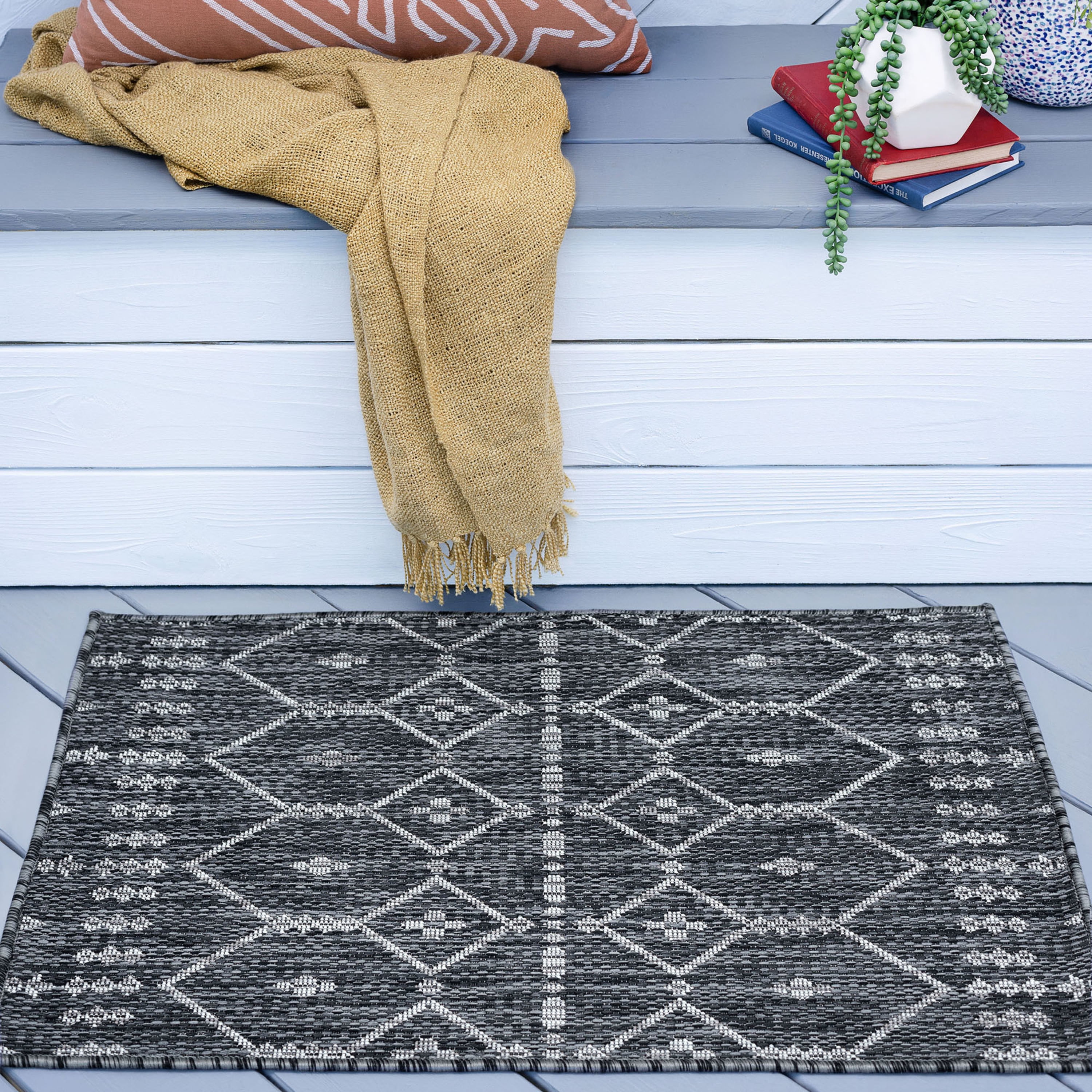 Veranda Contemporary 2' x 3' Charcoal and Light Gray Polypropylene Outdoor Area Rug