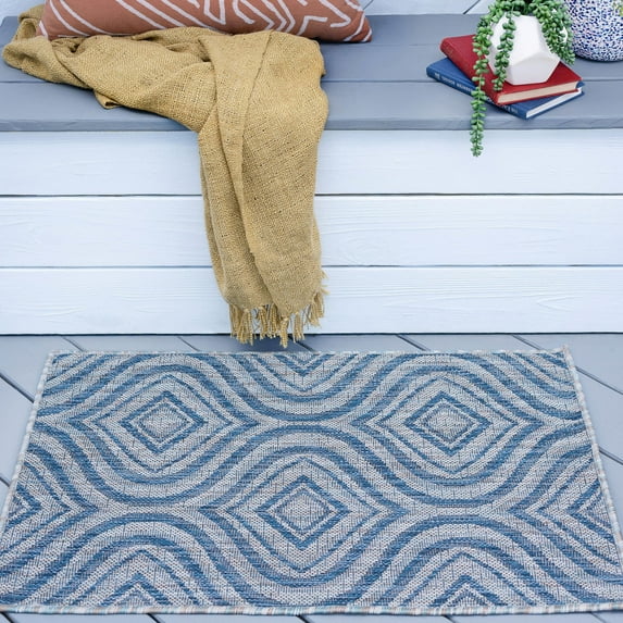 Veranda Contemporary 2' x 3' Cream and Blue Polypropylene Outdoor Area Rug