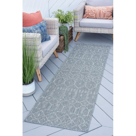 Veranda Contemporary 2' x 7' Gray and Cream Polypropylene Outdoor Area Rug