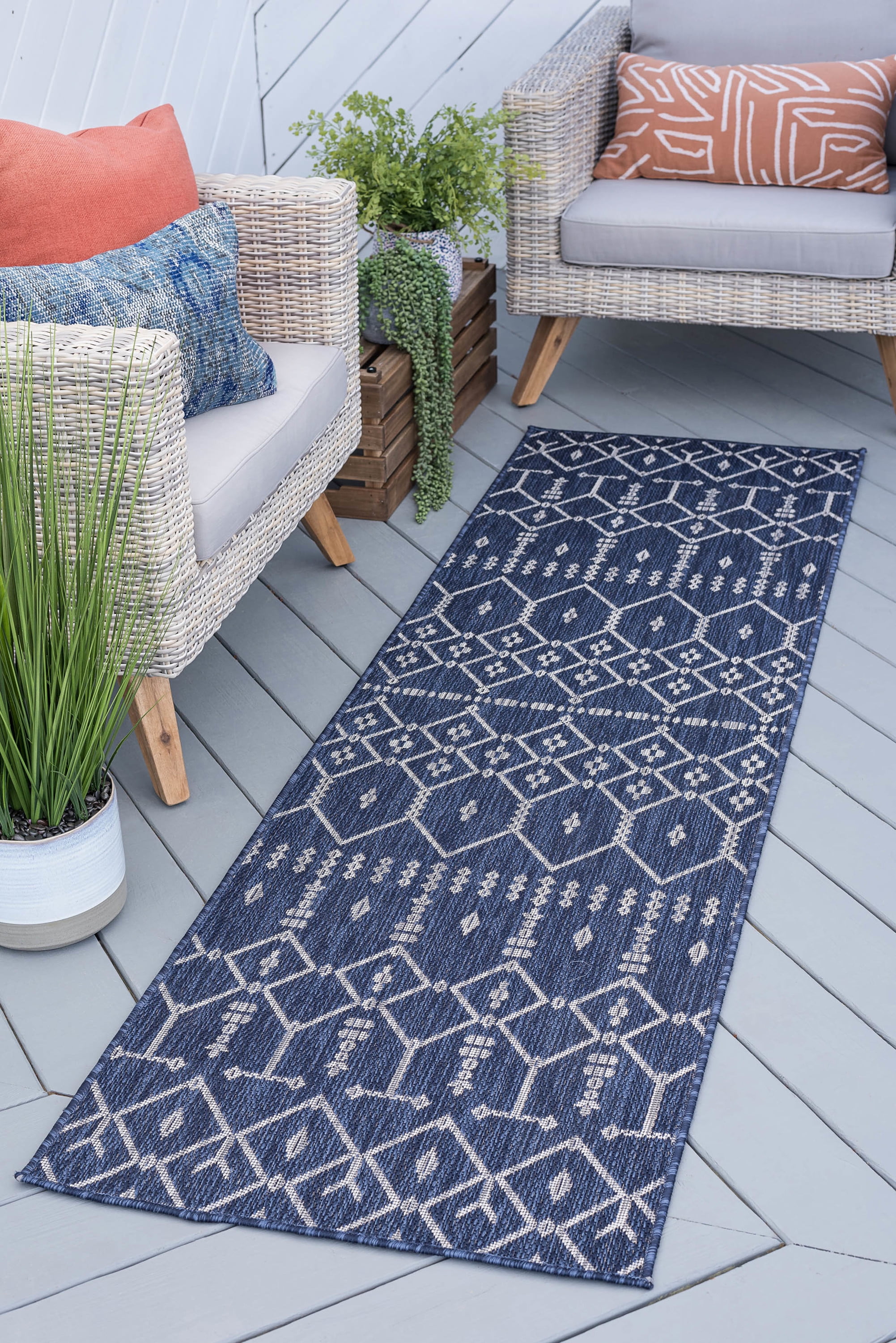 Veranda Contemporary 2' x 7' Navy and Light Gray Polypropylene Outdoor Area Rug