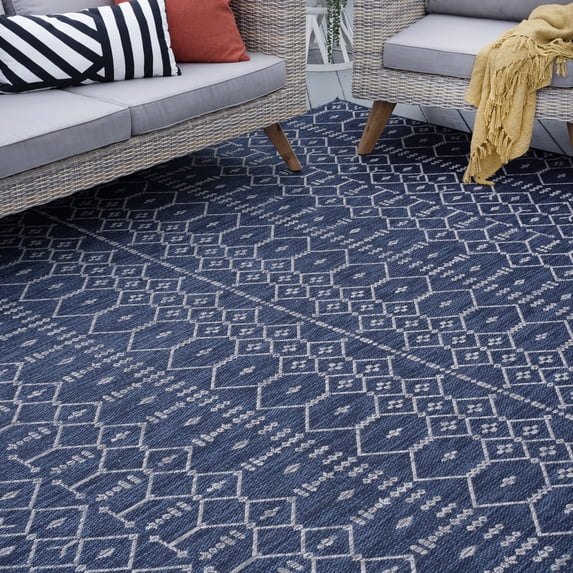Veranda Contemporary 6.7' x 9.6' Navy and Light Gray Polypropylene Outdoor Area Rug
