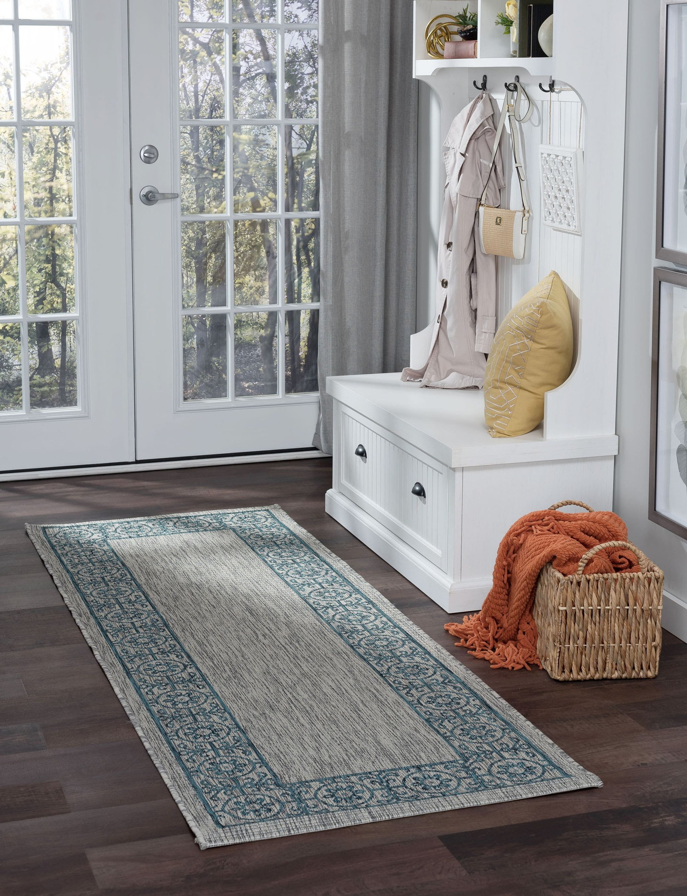 Veranda Traditional 2.7' x 7' Teal and Light Gray Polypropylene Outdoor Area Rug