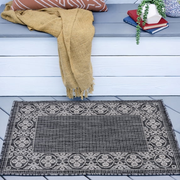 Veranda Traditional 2' x 3' Black and Light Gray Polypropylene Outdoor Area Rug