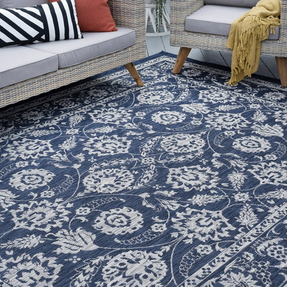 Veranda Traditional 8' x 10' Navy and Light Gray Polypropylene Outdoor Area Rug