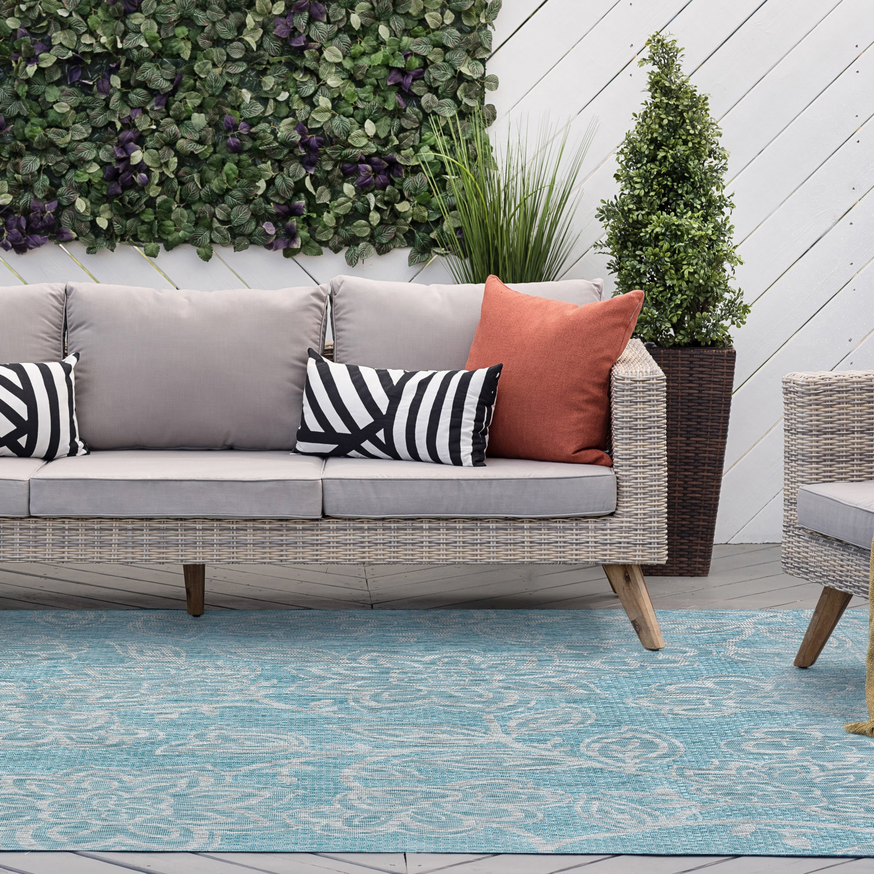 Veranda Transitional 5' x 7' Seafoam and Light Gray Polypropylene Outdoor Area Rug