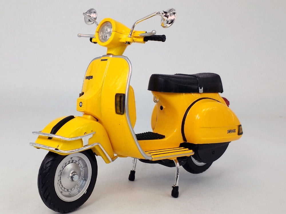 Vespa P200E Yellow Scooter 1/12 Scale Diecast Metal Model