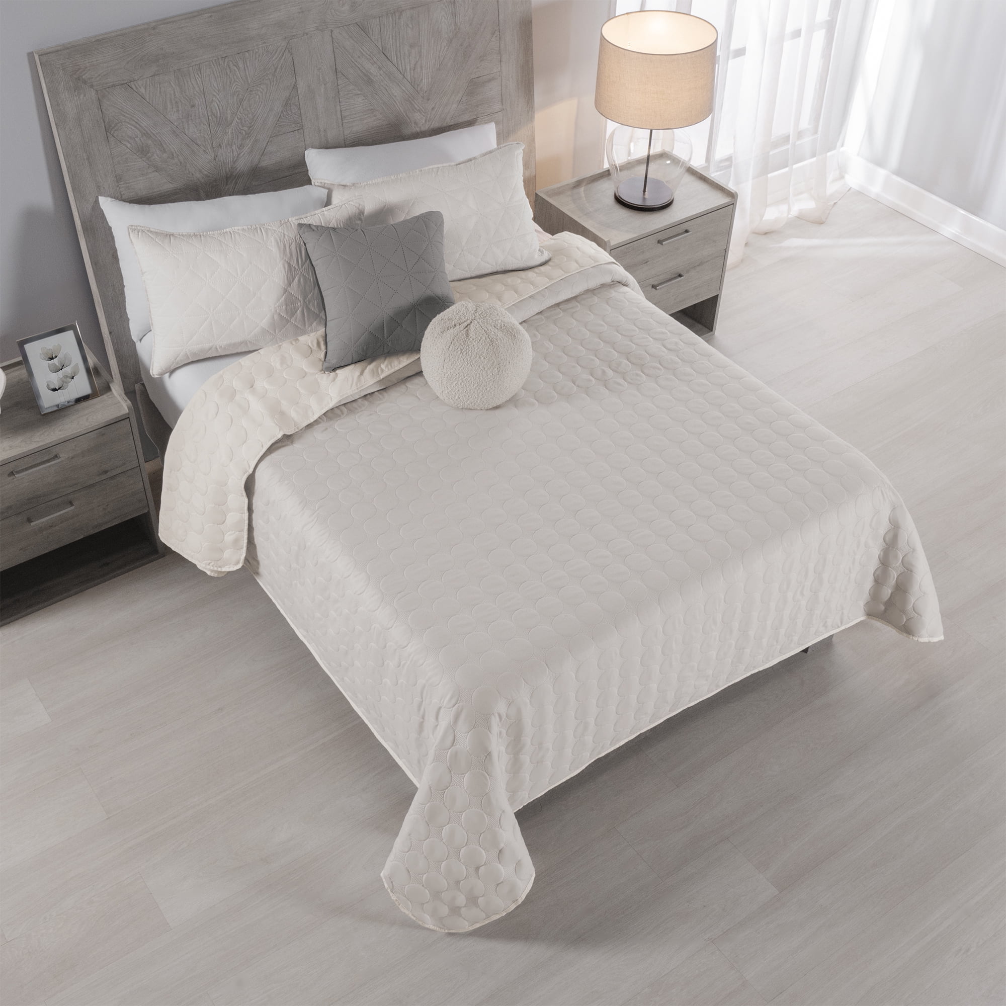Vianney Comforter Queen Novo Cannes Lightweight and Soft Fleece Material Cozy Throw Year Round Comfort Bedding