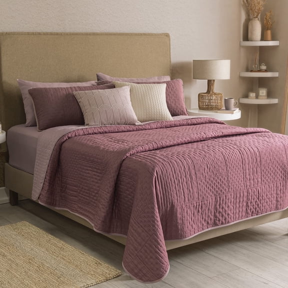 Vianney King Size Comforter - Novo Blush Reversible Lightweight Quilt Blanket - Soft and Breathable 110x93 Inches - Ideal All Season Bedding for King Beds