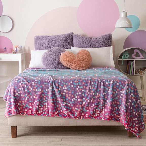 Vianney - Lightweight Throw Blanket - Single Size - Soft Fleece Material for Year-Round Comfort - Cozy and Stylish Accent for Couch or Bed