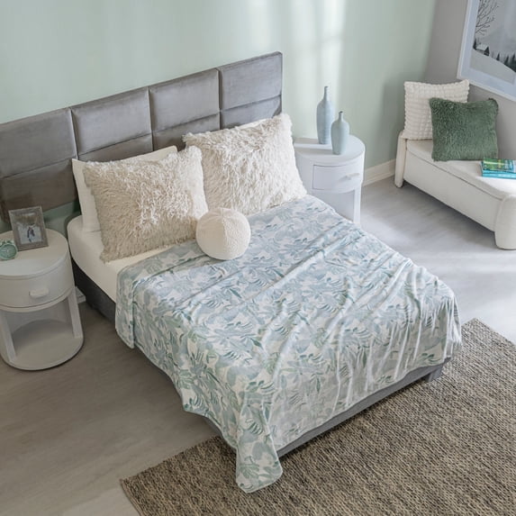 Vianney - Lightweight Blanket - Aspen/Throw Blanket - Beauty Soft 100% Polyester Fabric - Lightweight Year-Round Warmth and Machine Washable
