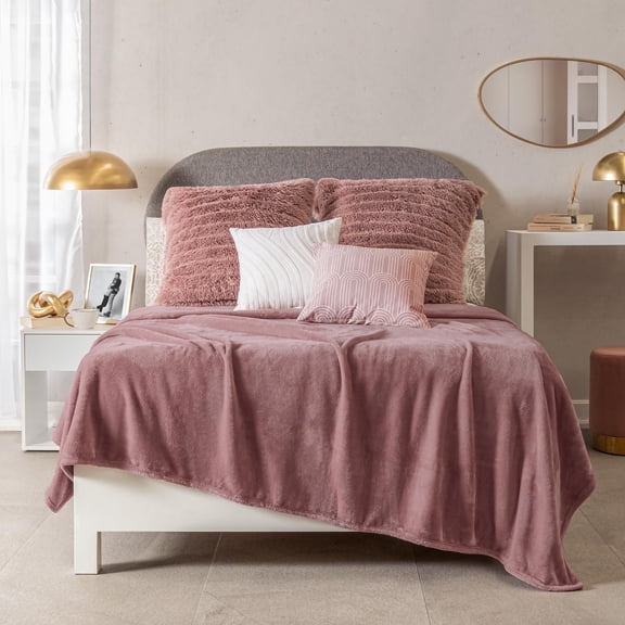 Vianney Lilac Queen Size Lightweight Fleece Blanket Ultra-Soft Rose Pink Throw Year-Round Cozy Comfort and Elegant Bedroom Decor