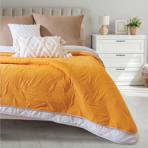 Vianney - Queen Comforter - Novo Marla Reversible Lightweight Quilt Blanket - 91x93 Inches - Soft Leaf Patterned Bedding in Yellow-Orange and White for All Season Comfort