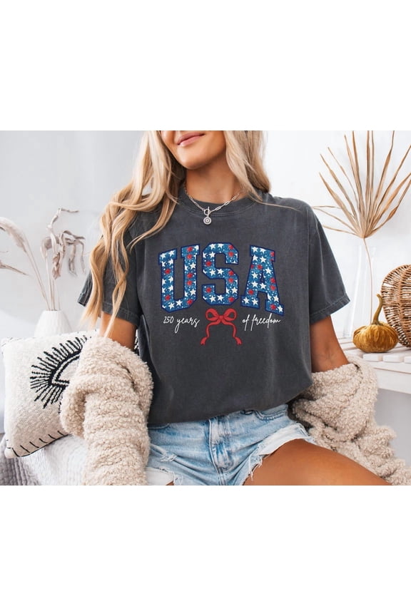 Unisex USA 250 Years of Freedom Coquette Bow Patriotic 4th of July Garment Dyed Graphic T-Shirt