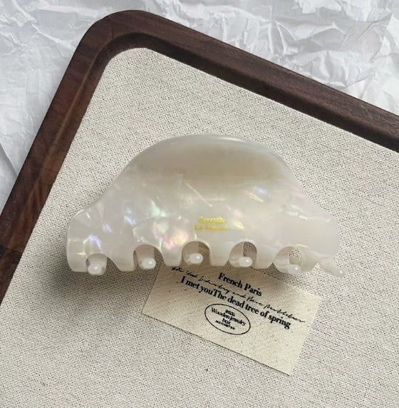 Vibrant Acetate Shark Hair Clip - Strong Grip for Thick Hair, Elegant Design for Everyday Use