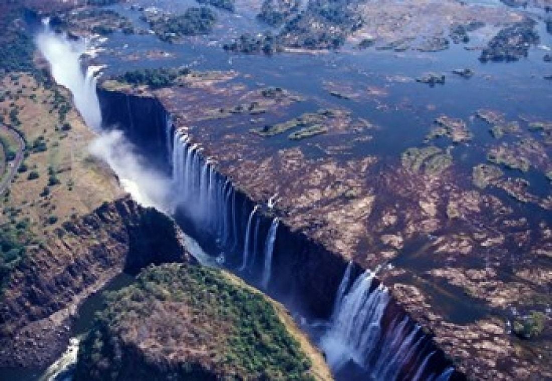 Victoria Falls Zimbabwe Canvas Art - William Sutton DanitaDelimont (34 x 24)