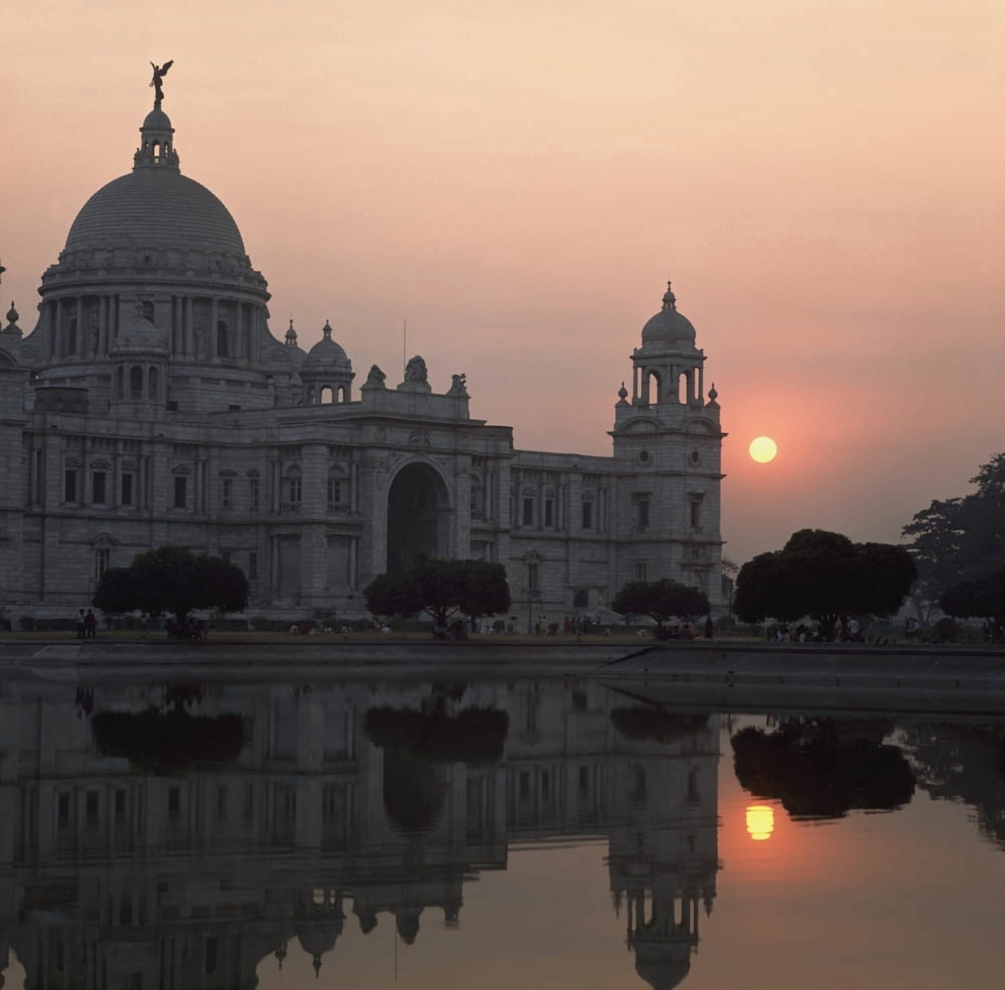 Victoria Memorial Canvas Art - David Constantine Design Pics (24 x 24)
