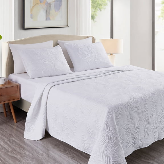 Videri Home Leaf Pattern Lightweight All Season Quilt Set, Ultra Soft Brushed Microfiber Bedspread, Machine Washable(White, King)