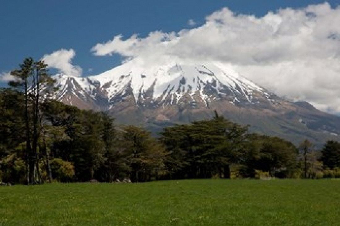 View of volcanic mountain Mt Taranaki North Island New Zealand Canvas Art - Jaynes Gallery DanitaDelimont (36 x 24)