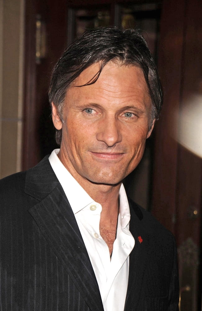 Viggo Mortensen At Arrivals For Premiere Of Good At The Toronto International Film Festival Canvas Art -  (16 x 20)
