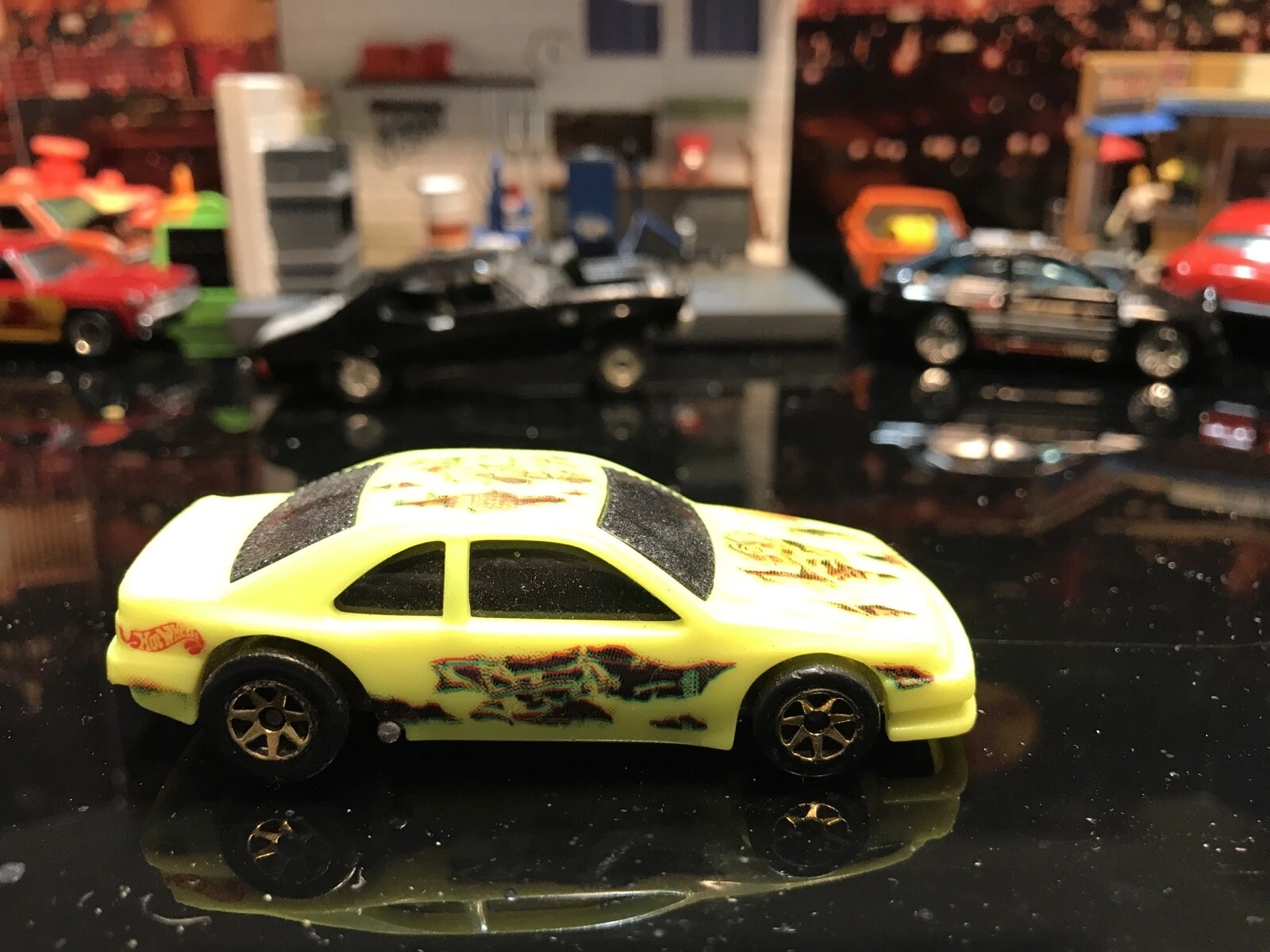 Vintage 1989 Mattel Hot Wheels Neon Yellow Green toy car sports
