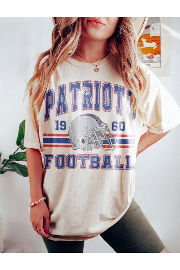Vintage 90s Style New England Football Sweatshirt, Retro Game Day Crewneck, Patriot State Unisex Fan Shirt, Classic Sports Gift Pullover,Sand Color,Size L