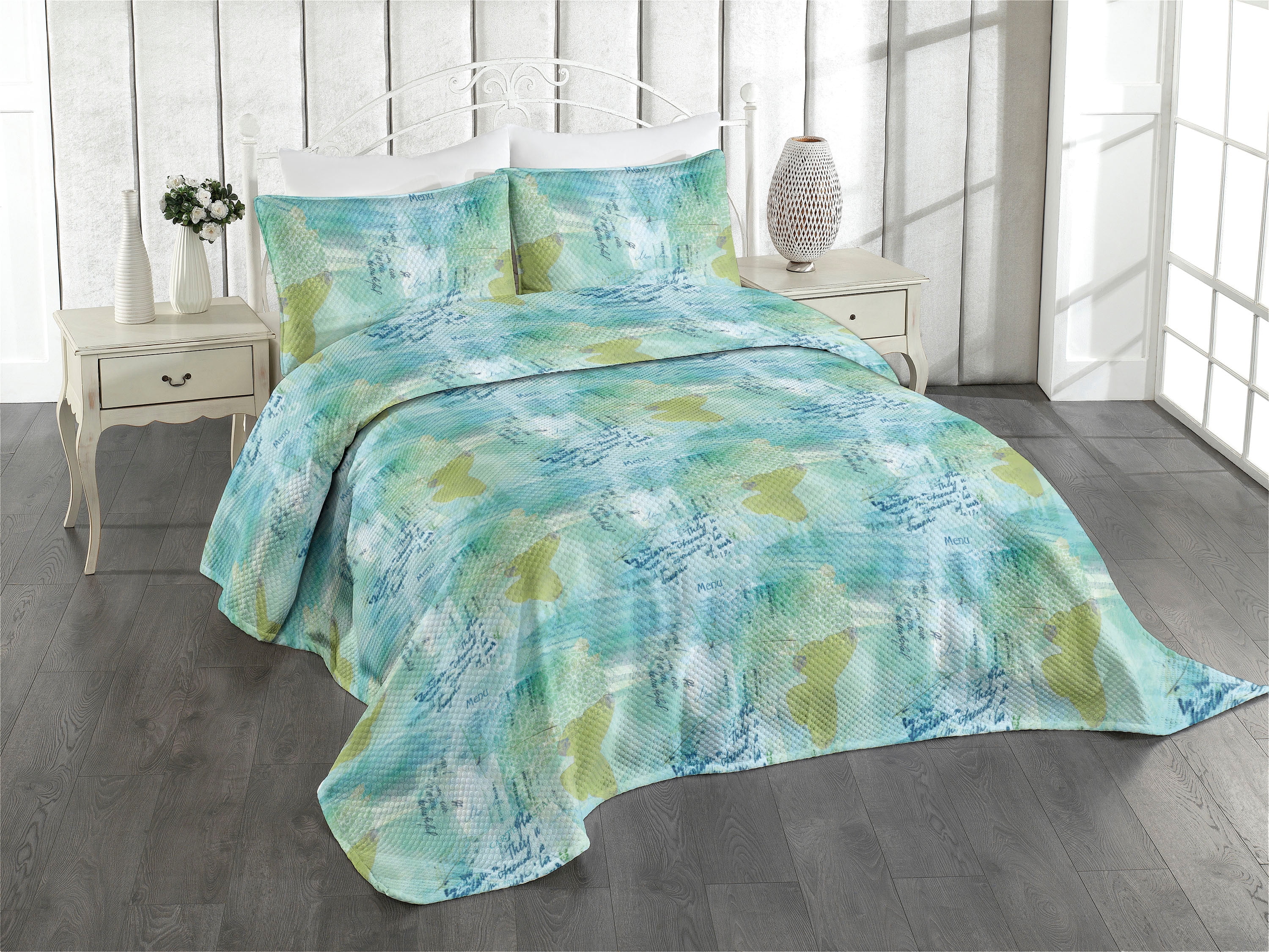 Vintage Bedspread, Grunge Design Butterfly Silhouette with Music Notes