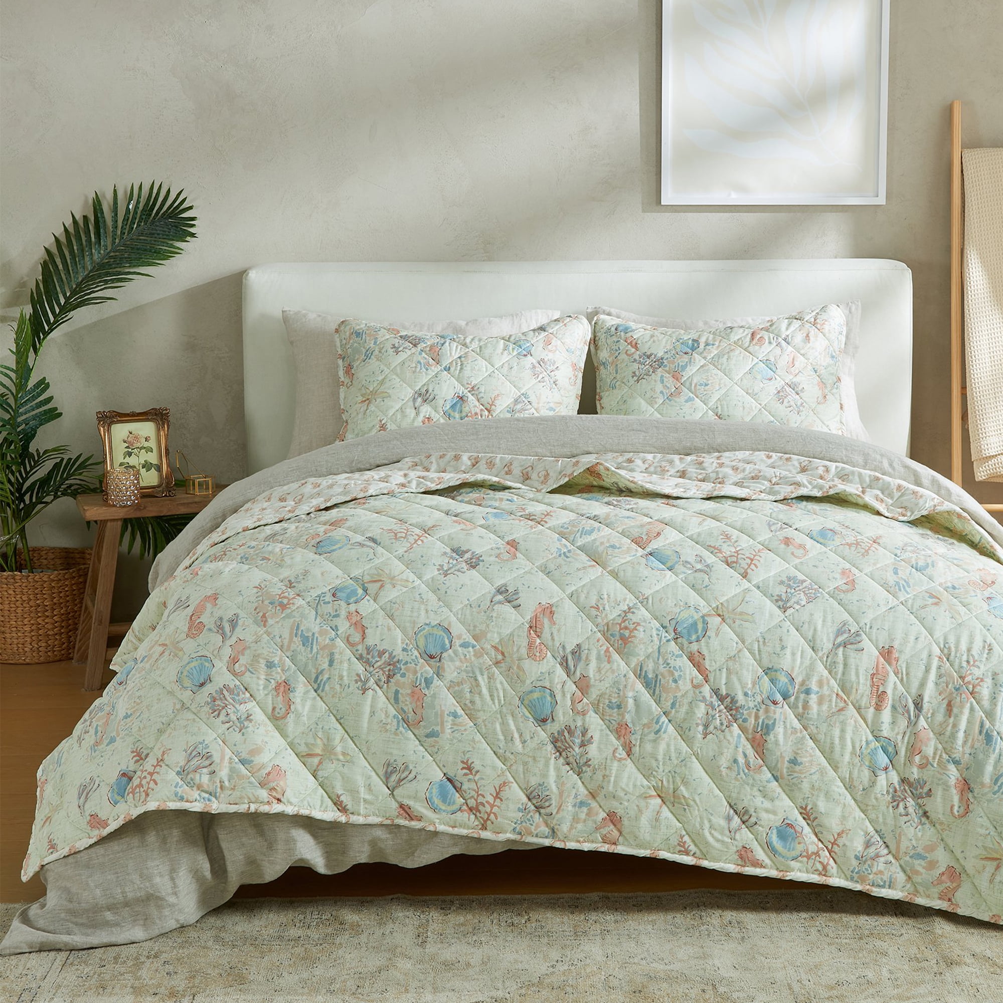 Navy and White Reversible Microfiber Twin Quilt Set
