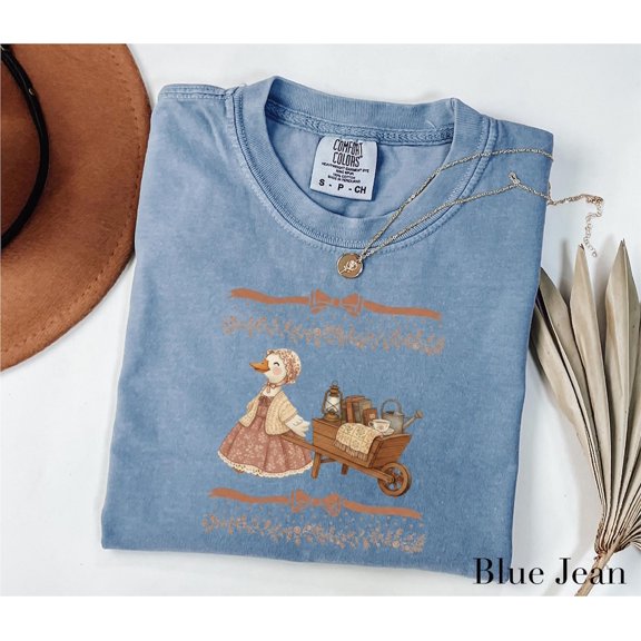 Vintage Cottagecore Duck Whimsical Storybook Aesthetic Coquette Farm Girl Cozy Grandma Core Soft Country Design T-Shirt