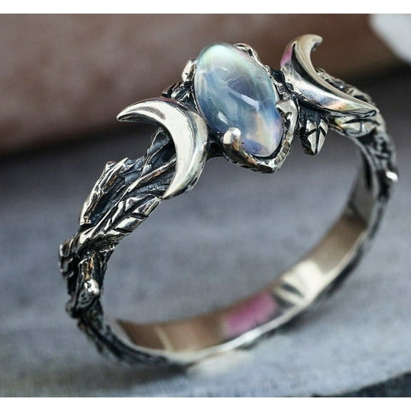 Vintage Crescent Moonstone Ring: Electroplated Alloy Fashion Ring For Women, Bohemian Style, Silver