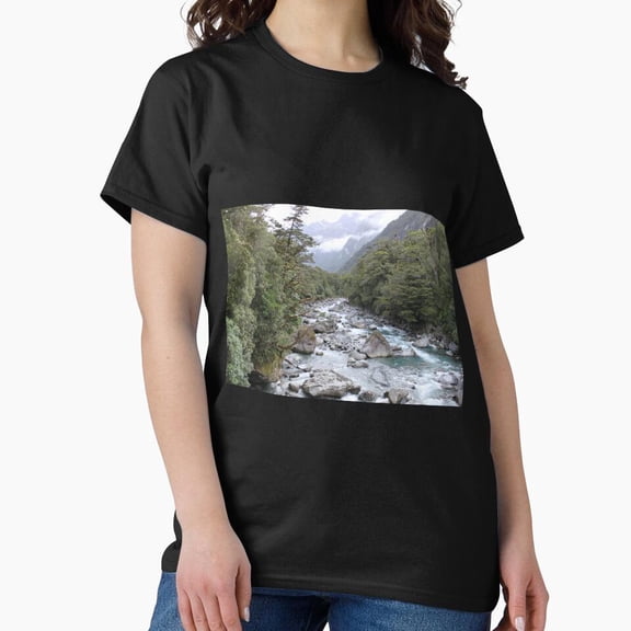 Vintage Fiordland National Park, New Zealand Classic T-Shirt T-Shirt - Perfect T-Shirt For Everyone