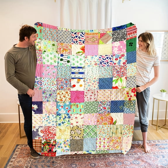 Vintage Floral Patchwork Flannel Blanket – Soft, Warm, and Cozy with Vibrant Multicolored Print Design, Perfect for All Seasons, Ideal for Home Decor, Gifts, Camping, and Travel