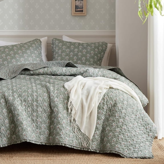Vintage Floral Quilt Set Queen Size, Reversible Bedding & Lightweight Bedspread Set, Traditional Block Print Coverlets with Ruffled Edge, 3-Piece with 2 Shams, Sage Green