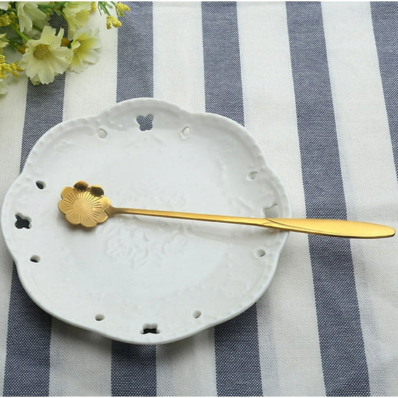 Vintage Flower Shape Stainless Steel Tea Coffee Spoon - Elegant and Delicate Design, Comfortable Size for Soup, Condiments - Ideal for Coffee Shops, Bars,Restaurants Gold