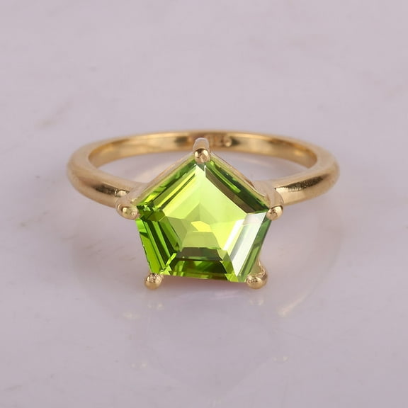 Vintage Green Peridot Engagement Ring, Dainty Solitaire Ring, Unique Pantagon Cut Paridot Ring, 925 Starling Silver Band Ring, Proposal Ring, Gift For Her