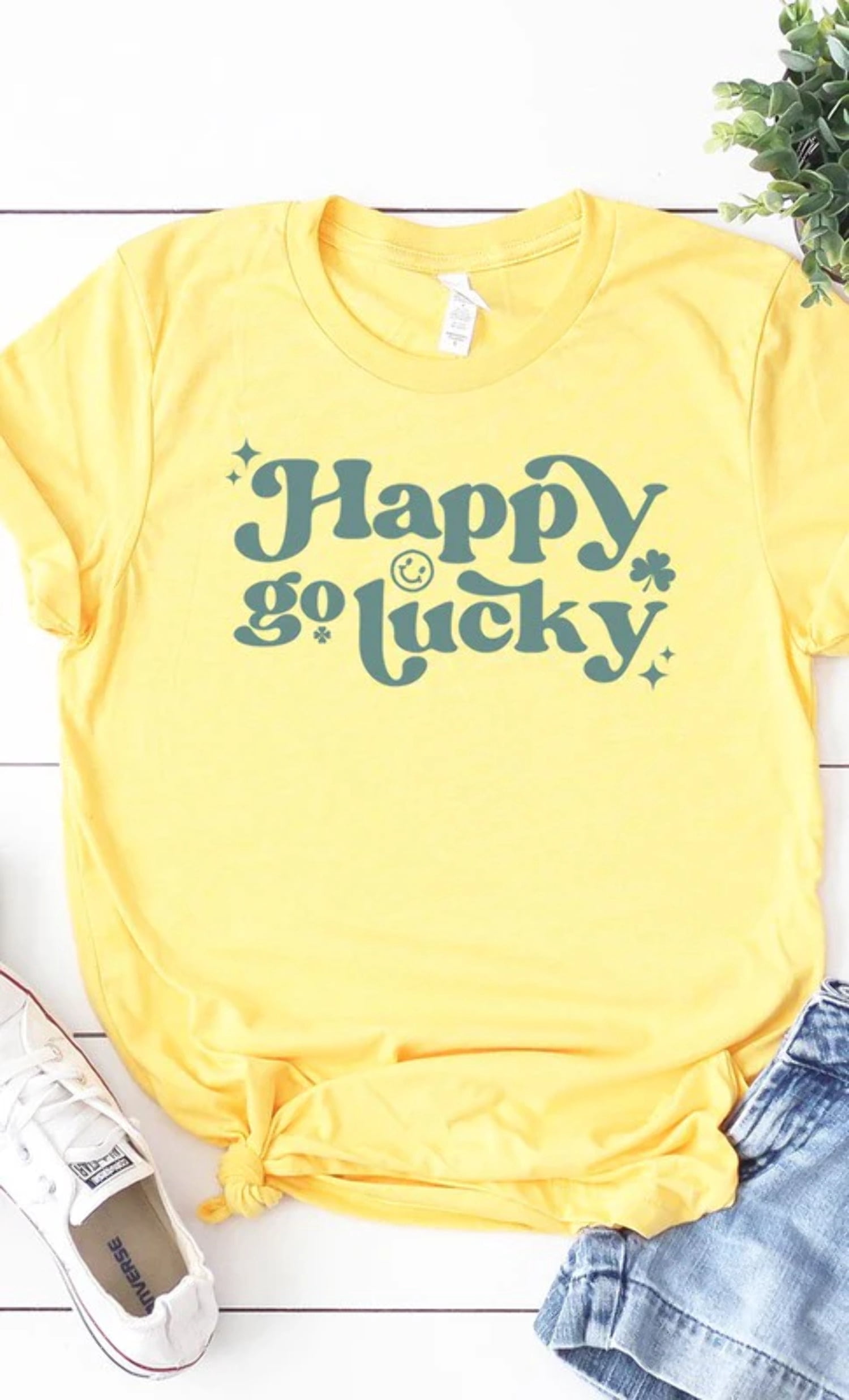 Vintage Happy Go Lucky Graphic Tee T-Shirt - Walmart.com