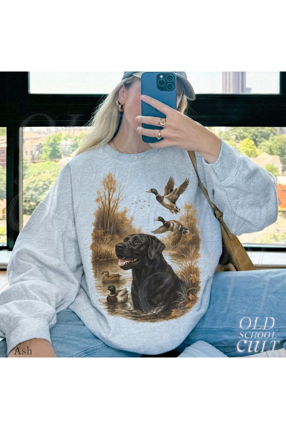 Vintage Labrador and Ducks Sweatshirt | Wildlife Hunting Scene Pullover