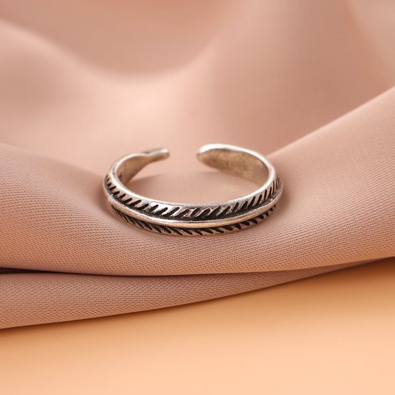 Womens Retro Ring Antique Silver Open Design Ring Copper Metal Adjustable Ring Fashion Jewelry Leaf Shaped Vintage Ring