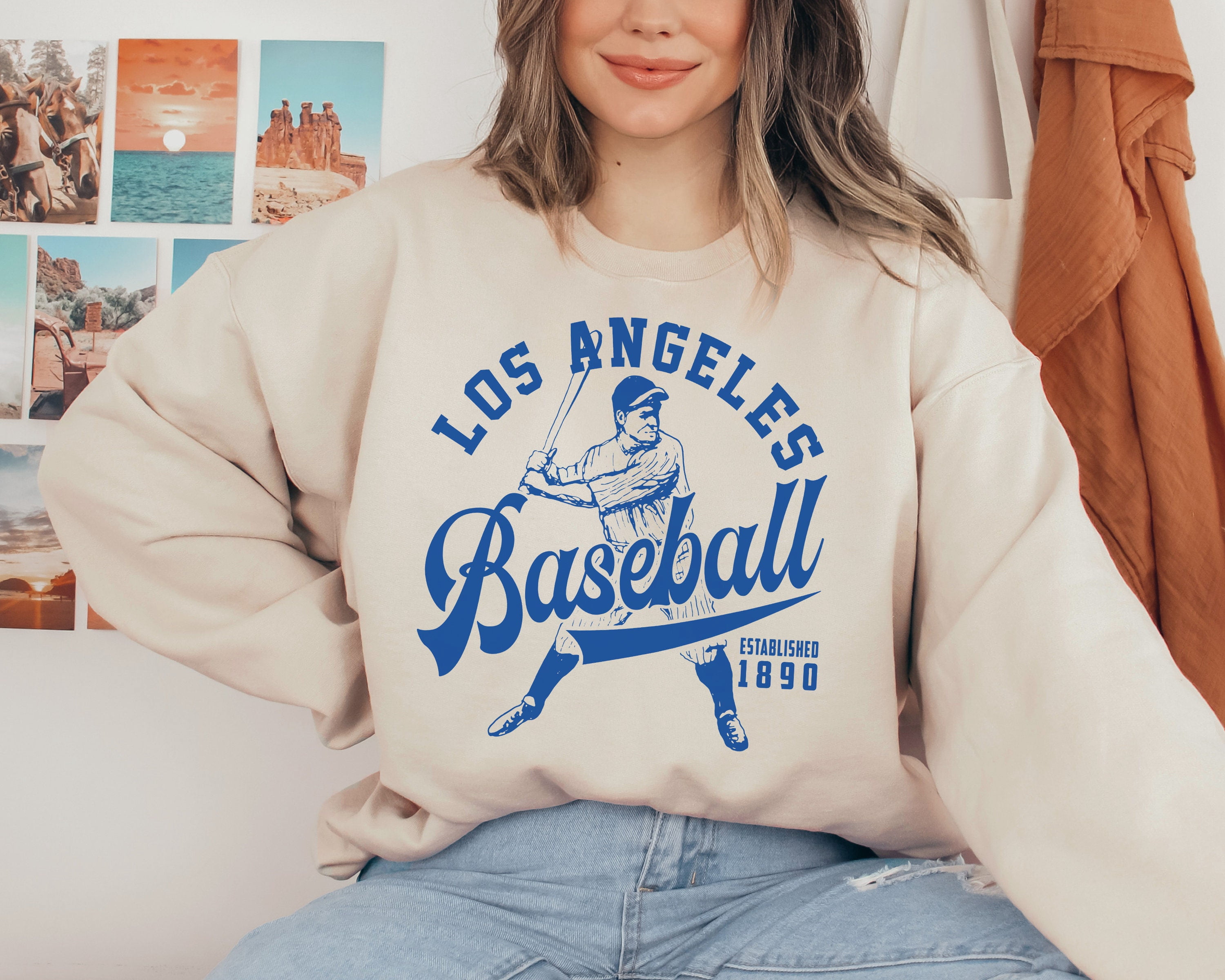 Los Angeles California Crewneck Sweatshirt For Adults - Unisex Medium-Heavy Weight, 50% Cotton 50% Polyester