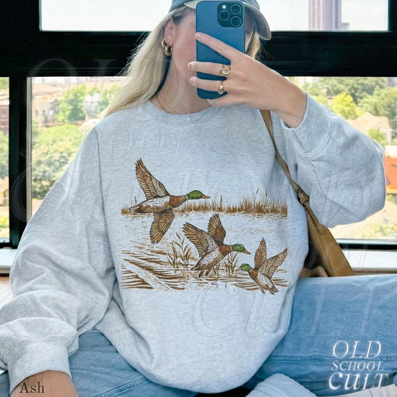 Vintage Mallard Ducks Graphic Sweatshirt | Wildlife Lake Scene Pullover