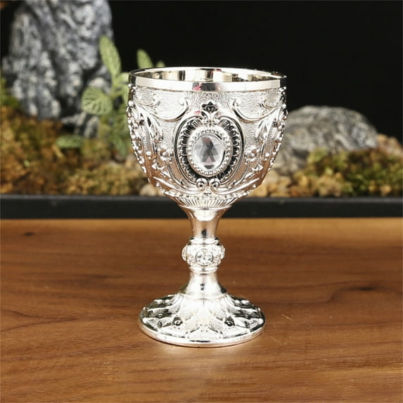 Vintage Medieval Goblet Drinking Glass Party Supplies Handmade Novelty Engraving Metal Wine Cup Desktop Decoration/ European High-End Metal Wine Cup G