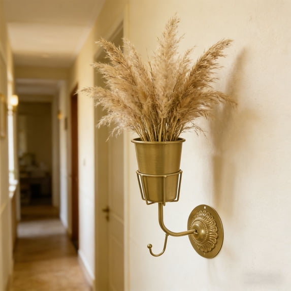 Vintage Metal Wall Planter with Hook, Decorative Hanging Flower Pot Holder for Home, Farmhouse Wall Decor for Entryway, Bathroom, Living Room