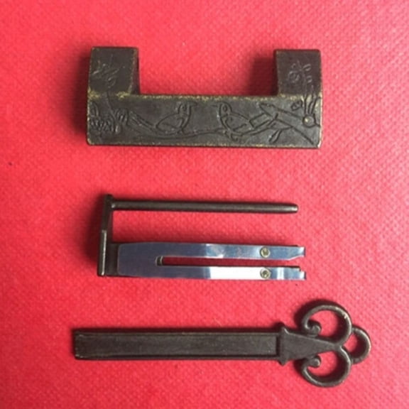 Vintage Mini Padlock with Magpie Plum Design Functional Collectible Chinese Style Lock Ornament for Home or Gift