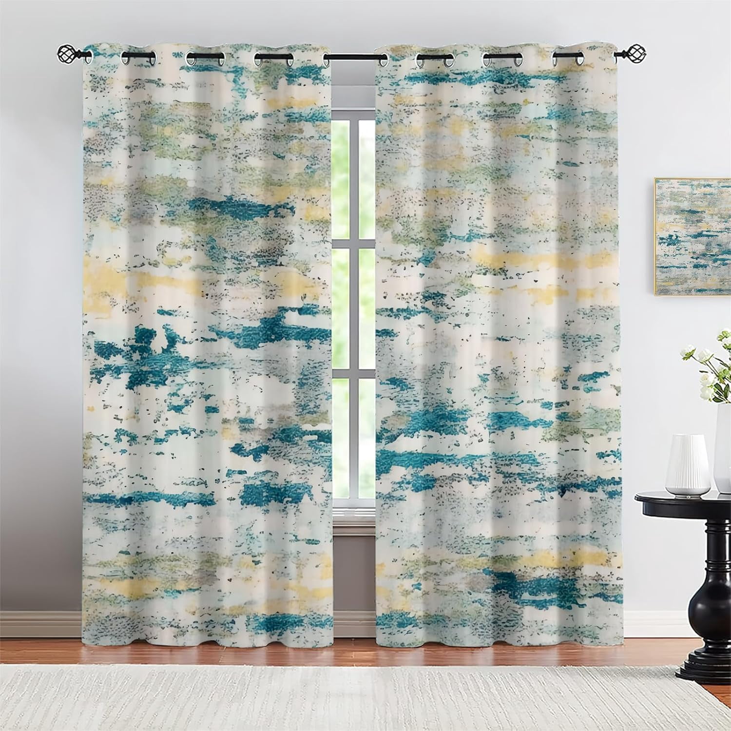 Snapshot of Textured Apartment Window Treatments Design