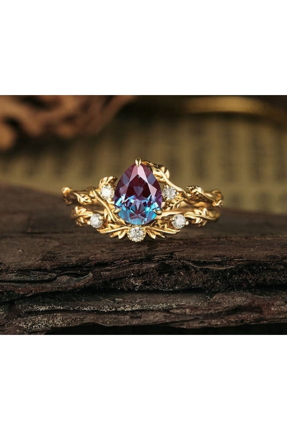 Vintage Pear Shaped Cut Alexandrite Engagement Ring Set Silver Gold Plated Art Deco Wedding Leaf Wedding Band Moissanite Ring for Women.